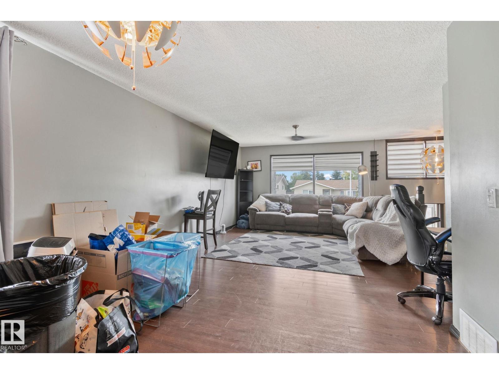 Photo 16 of 2051 49 A St Nw, Edmonton AB