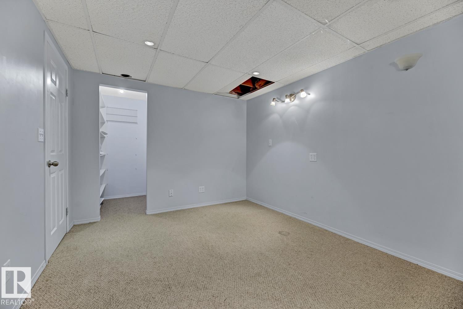 Photo 9 of 4911 106 St Nw, Edmonton AB