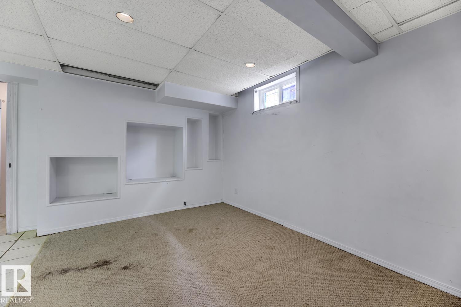 Photo 8 of 4911 106 St Nw, Edmonton AB