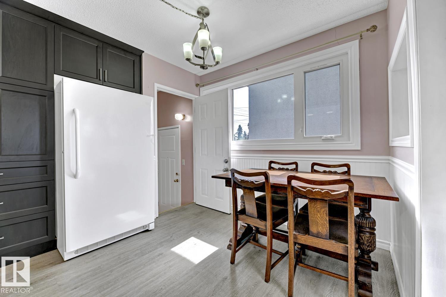 Photo 2 of 4911 106 St Nw, Edmonton AB