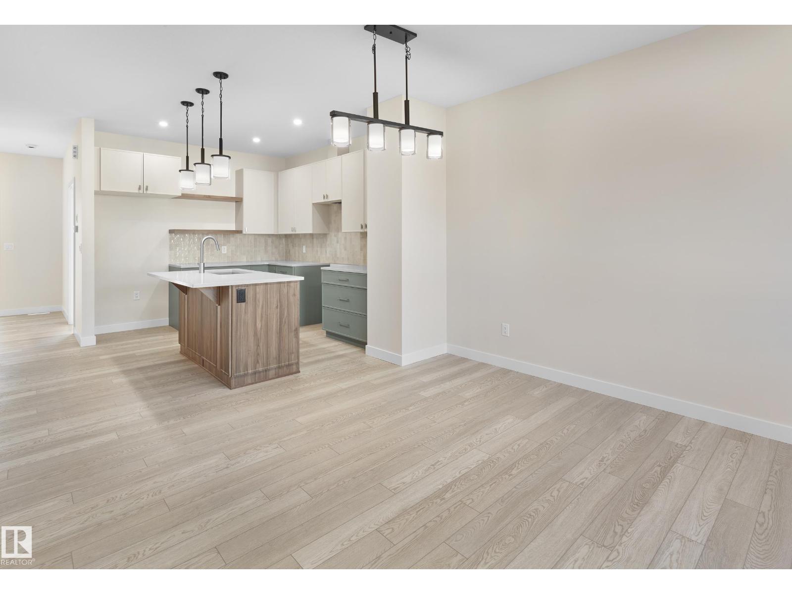 Photo 10 of 9336 221 St Nw, Edmonton AB