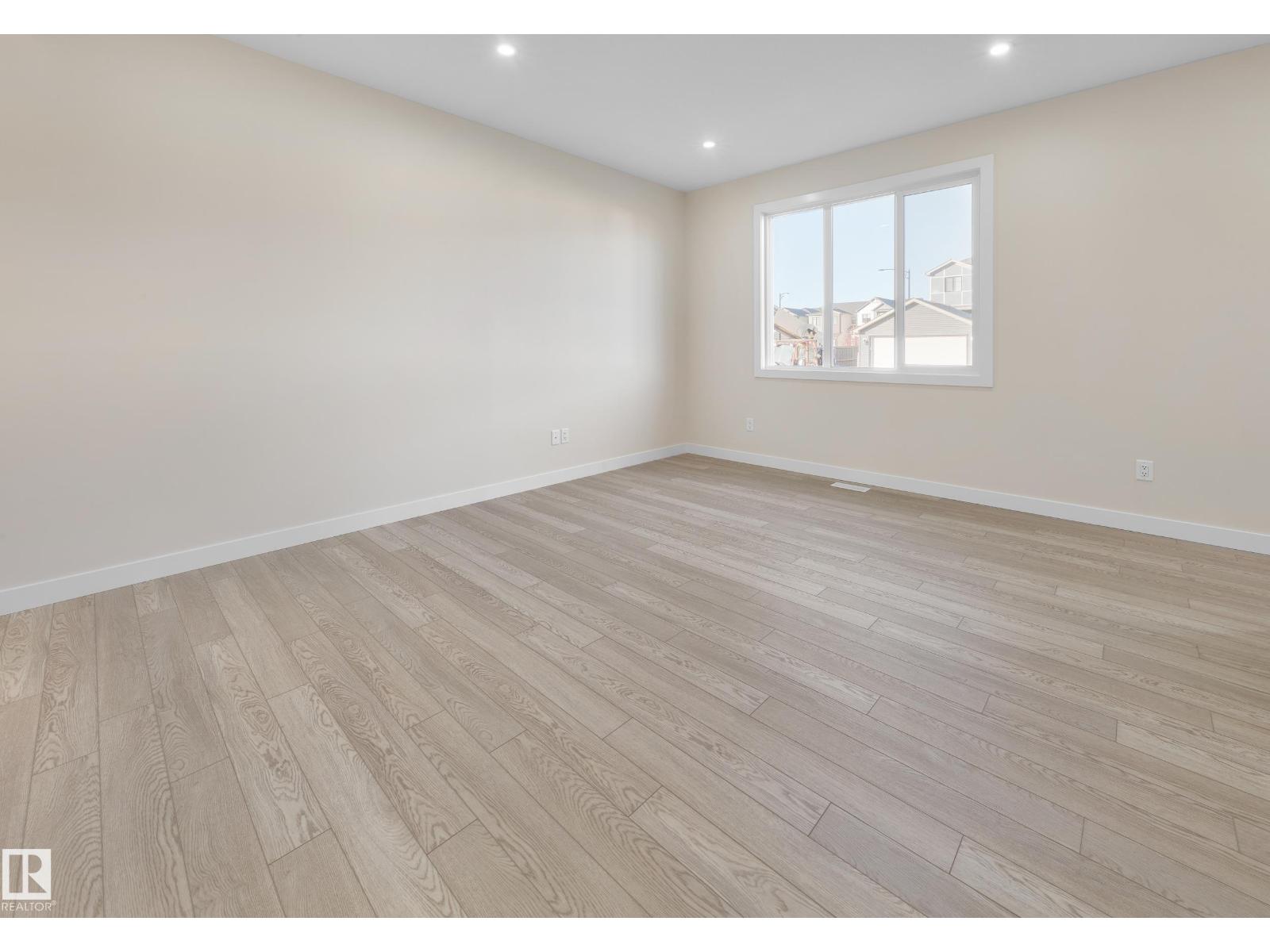 Photo 12 of 9336 221 St Nw, Edmonton AB