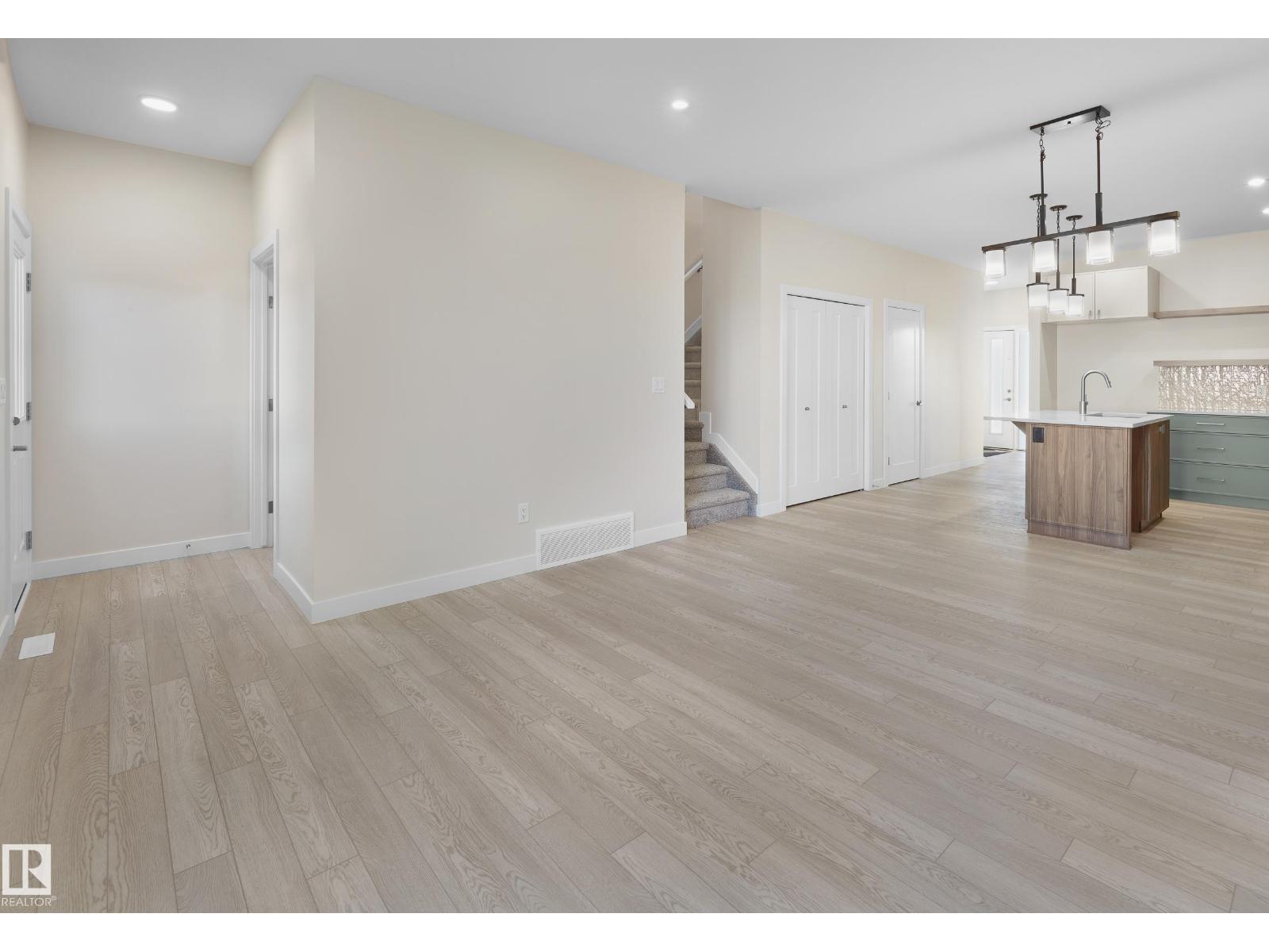 Photo 14 of 9336 221 St Nw, Edmonton AB