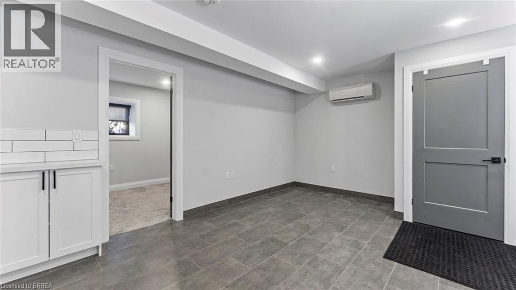 Photo 2 of 130 Elgin Street Unit 1, Brantford ON