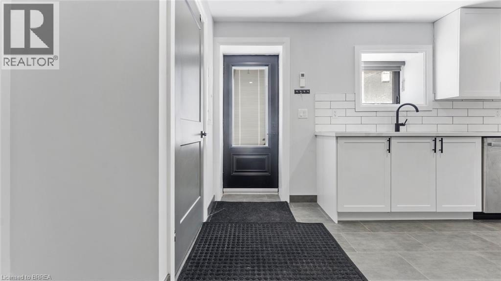 Photo 11 of 130 Elgin Street Unit 1, Brantford ON