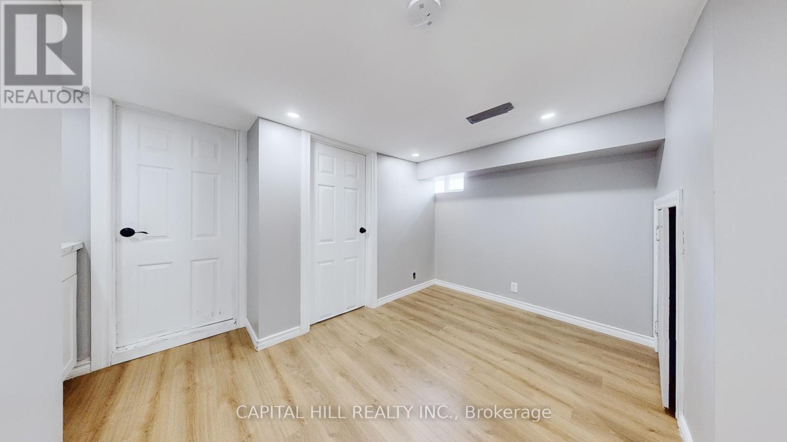 Photo 33 of 160 Picton Street E, Hamilton ON