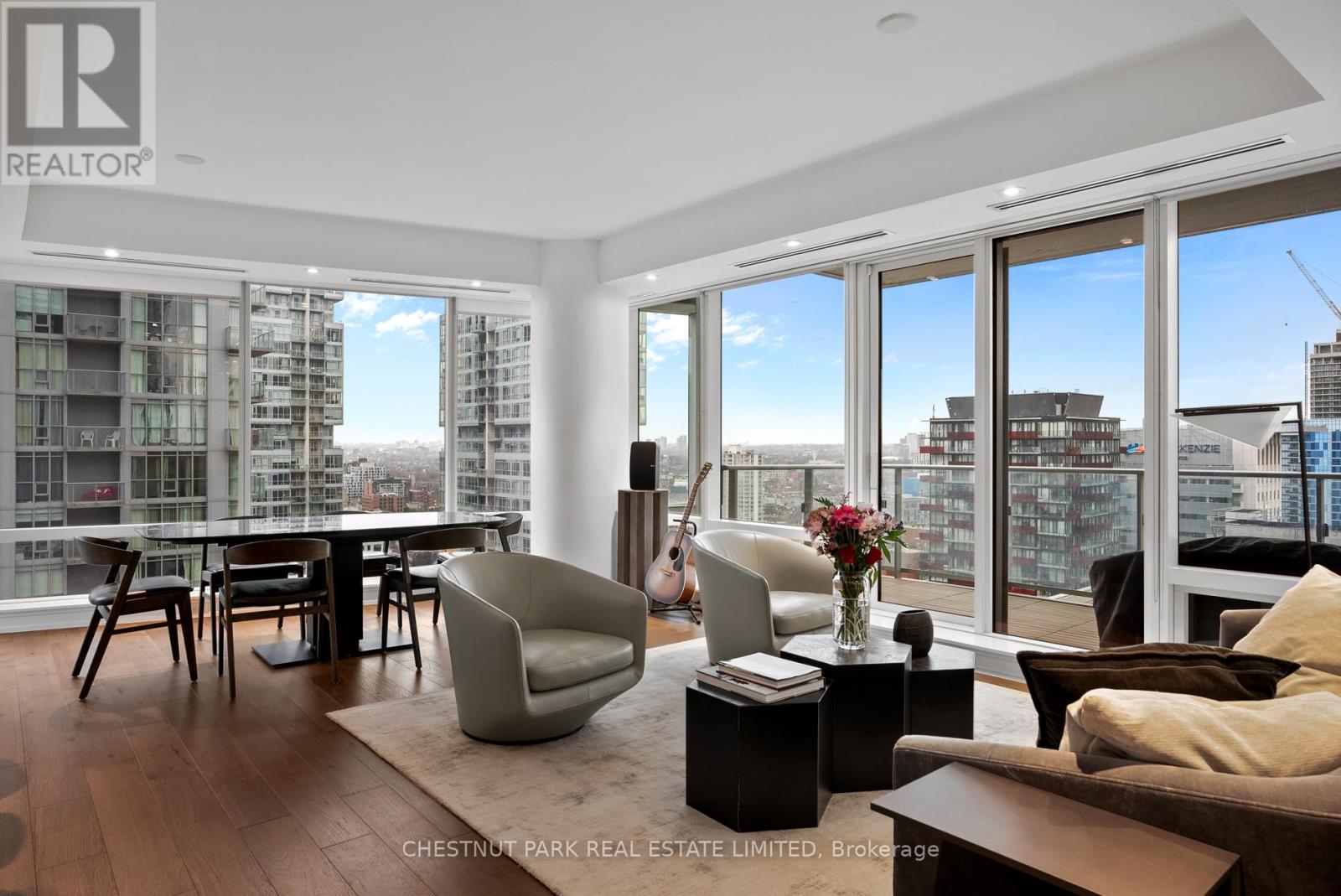 Photo 13 of 2605 180 University Avenue, Toronto ON