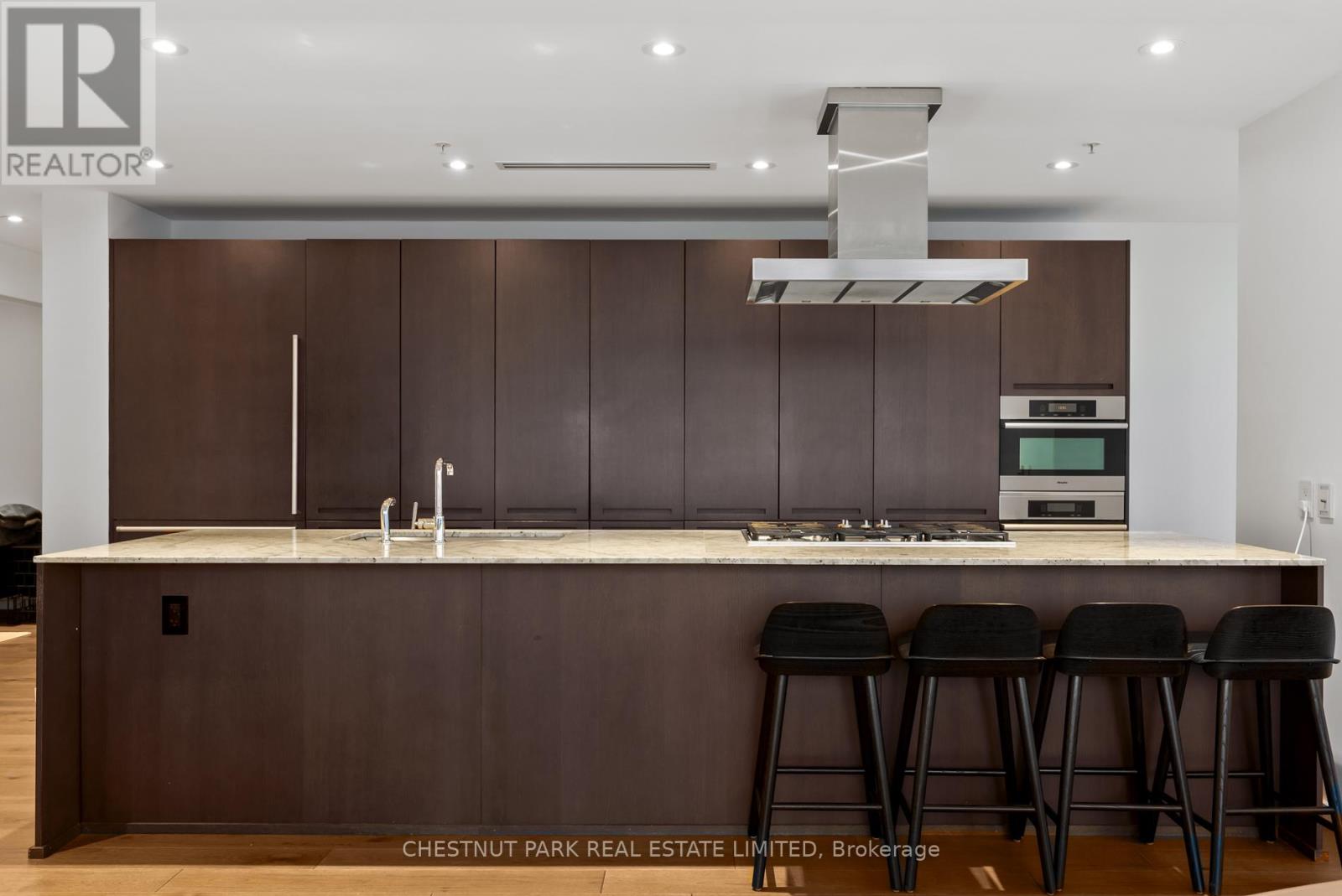 Photo 33 of 2605 180 University Avenue, Toronto ON