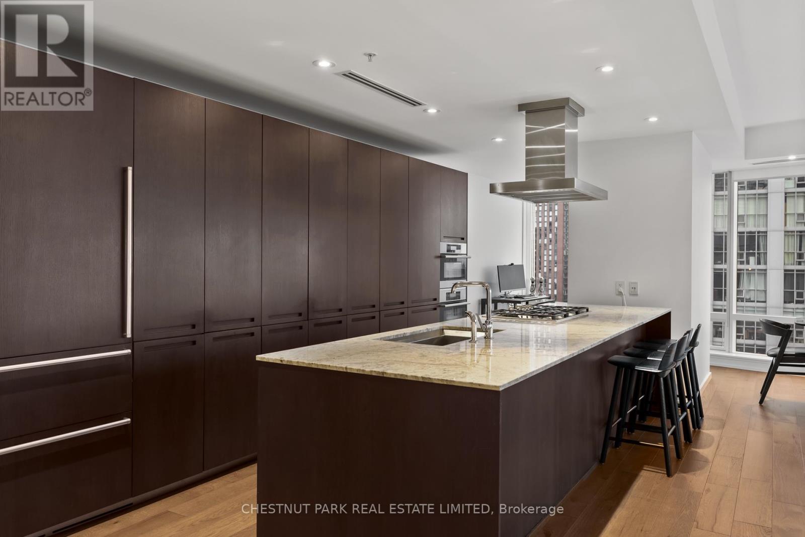 Photo 10 of 2605 180 University Avenue, Toronto ON