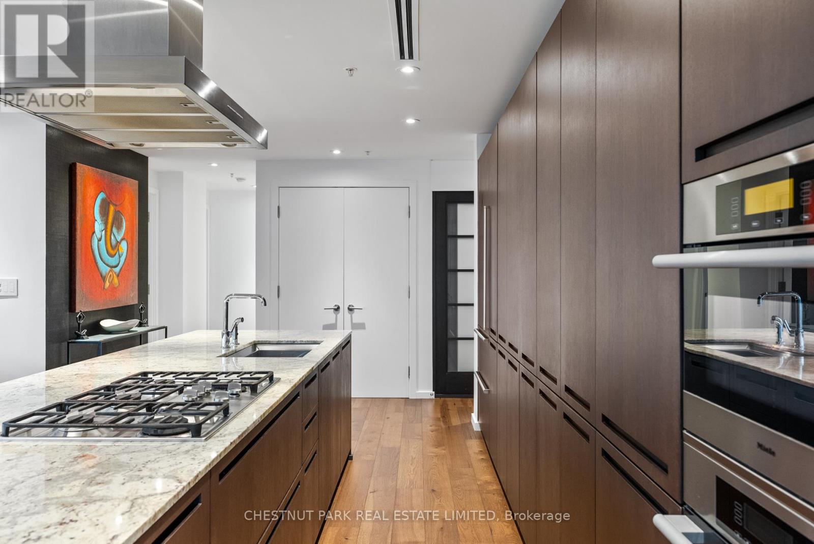 Photo 17 of 2605 180 University Avenue, Toronto ON