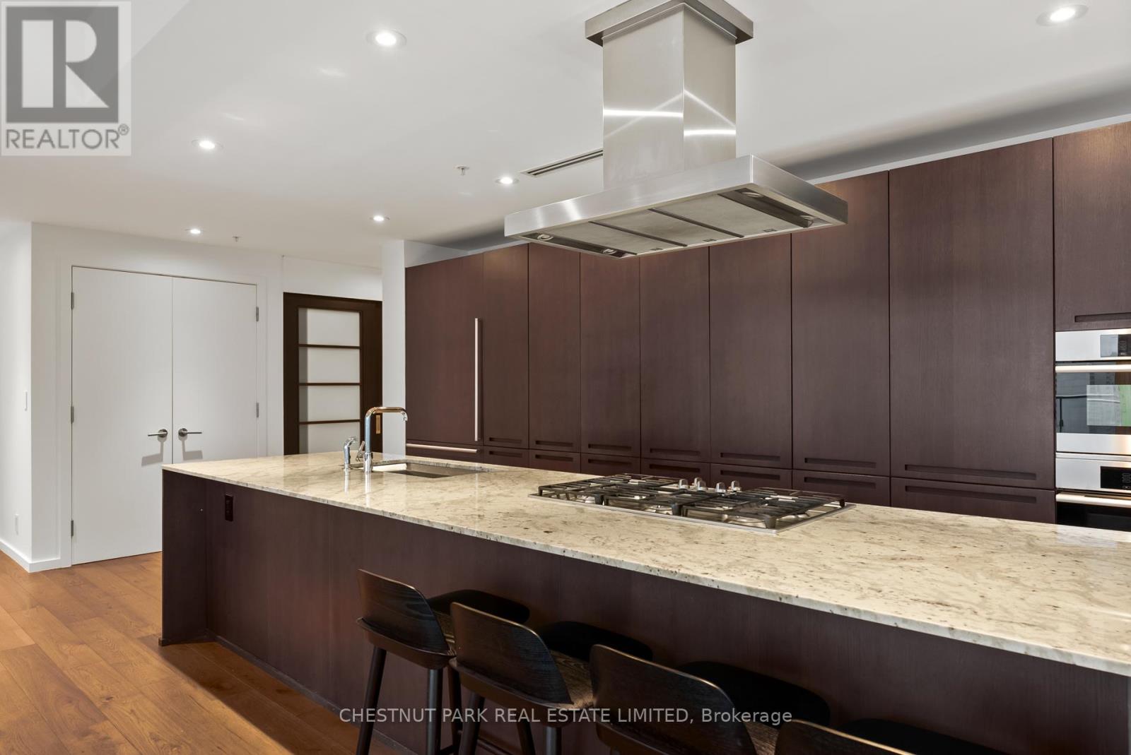 Photo 32 of 2605 180 University Avenue, Toronto ON