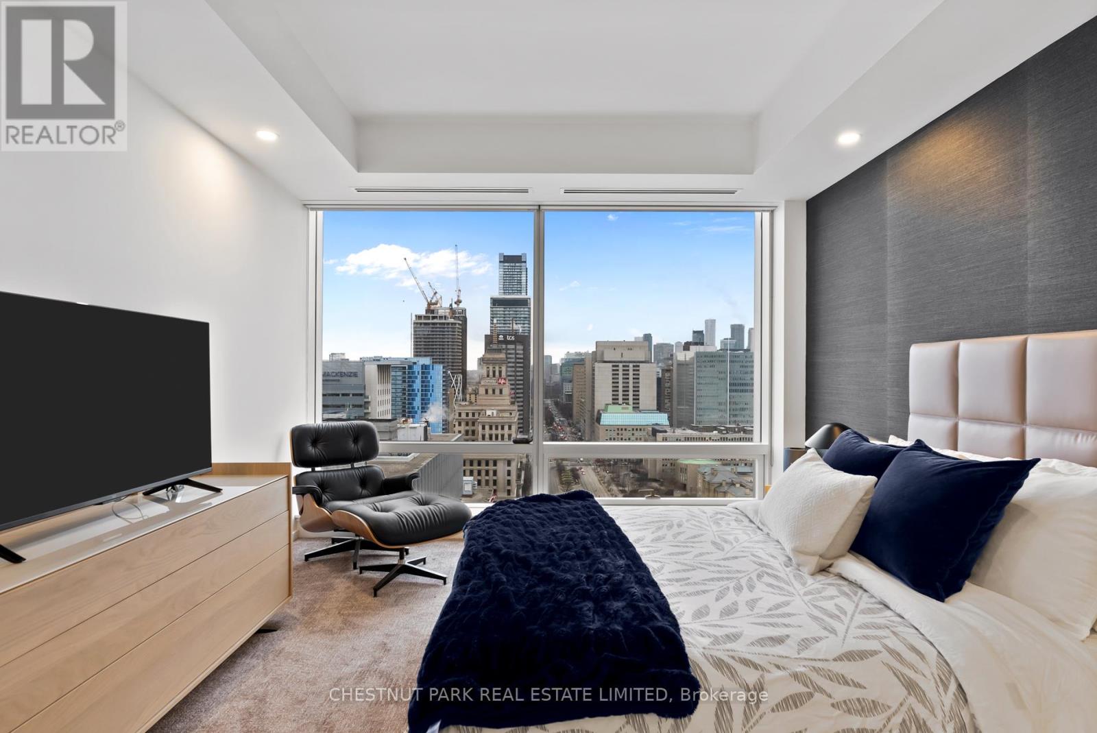 Photo 25 of 2605 180 University Avenue, Toronto ON