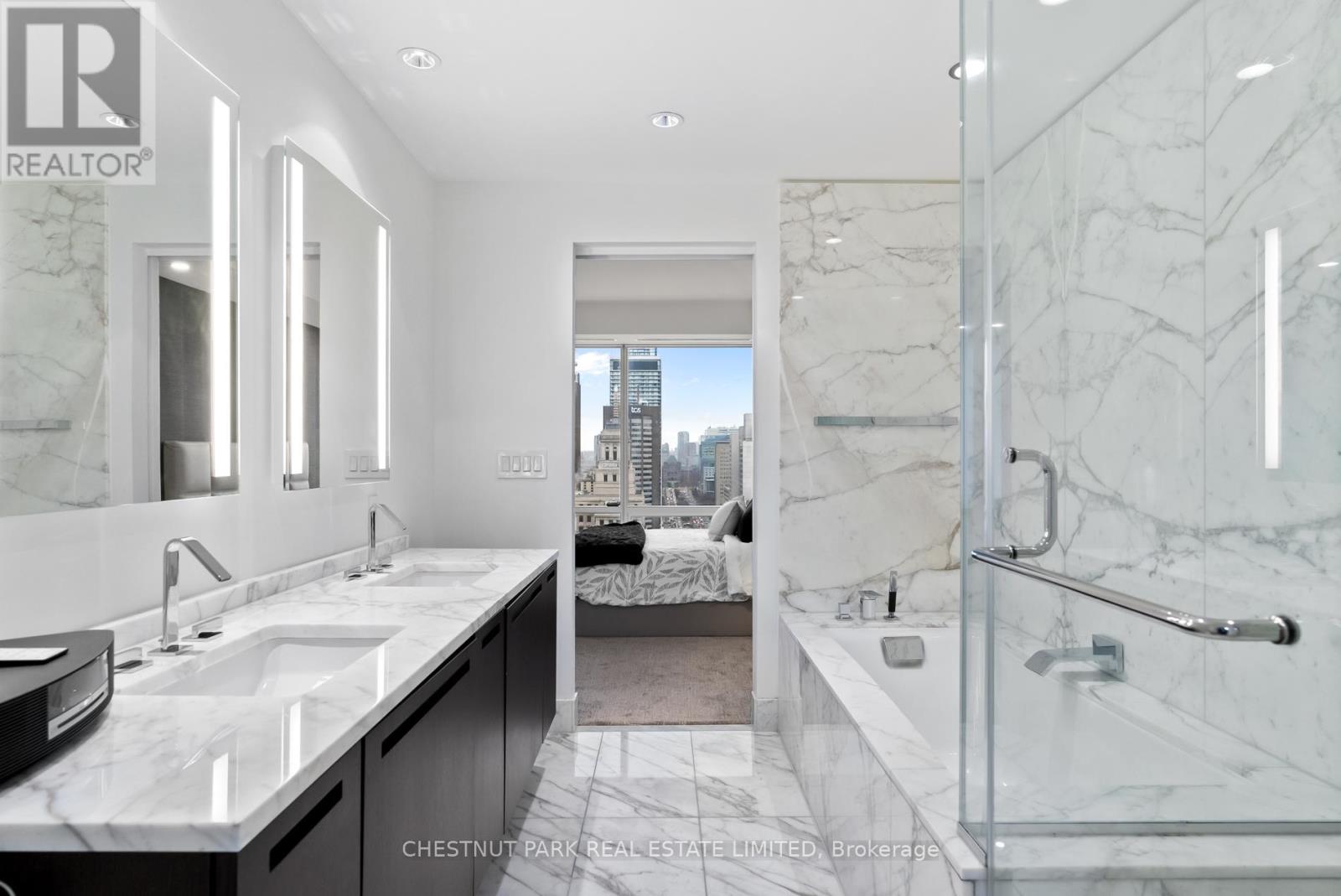 Photo 24 of 2605 180 University Avenue, Toronto ON