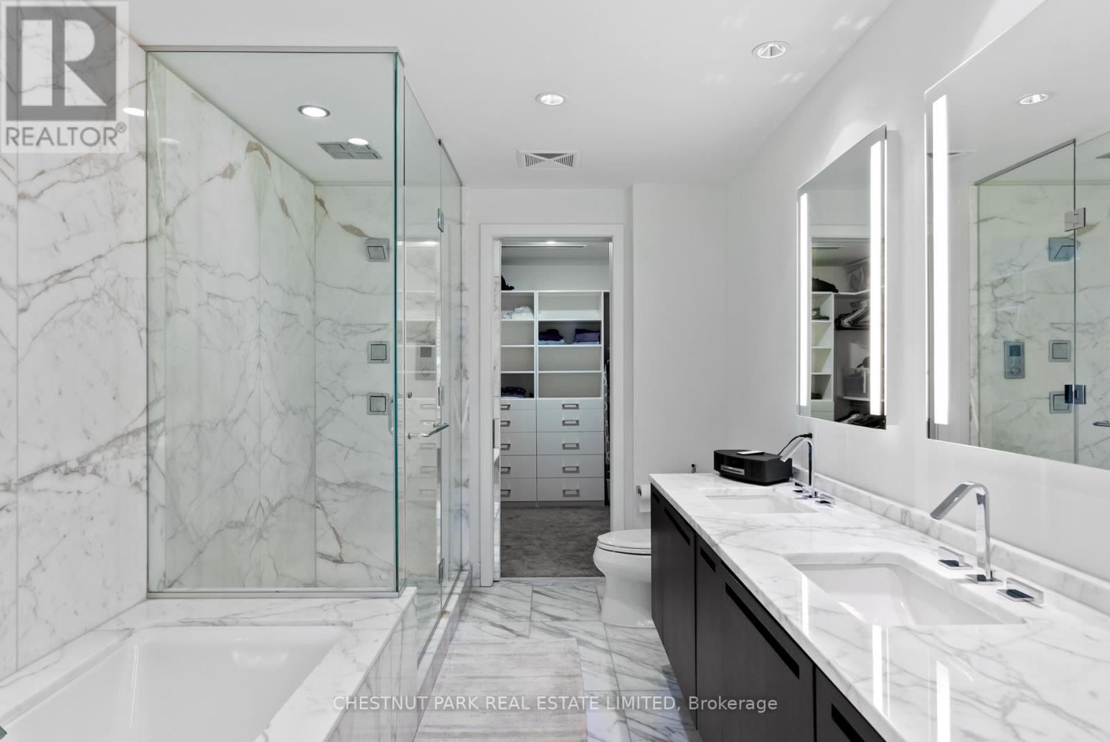 Photo 3 of 2605 180 University Avenue, Toronto ON