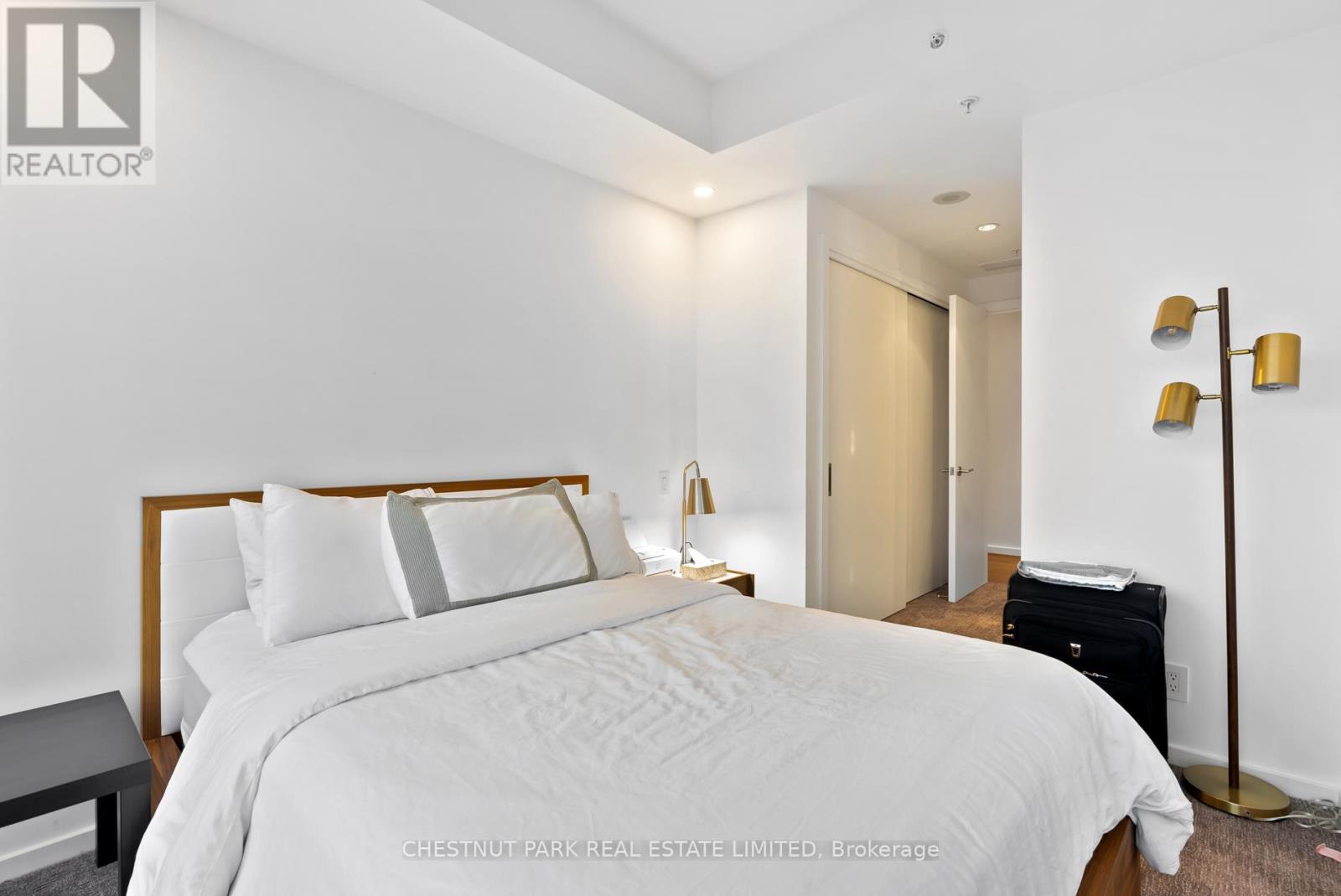 Photo 22 of 2605 180 University Avenue, Toronto ON