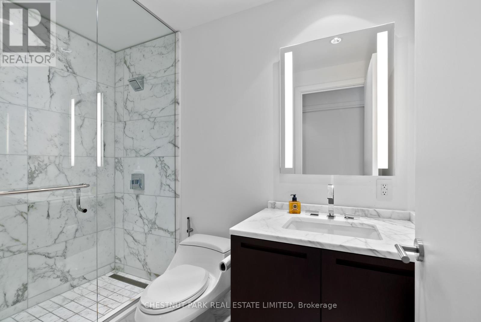 Photo 5 of 2605 180 University Avenue, Toronto ON