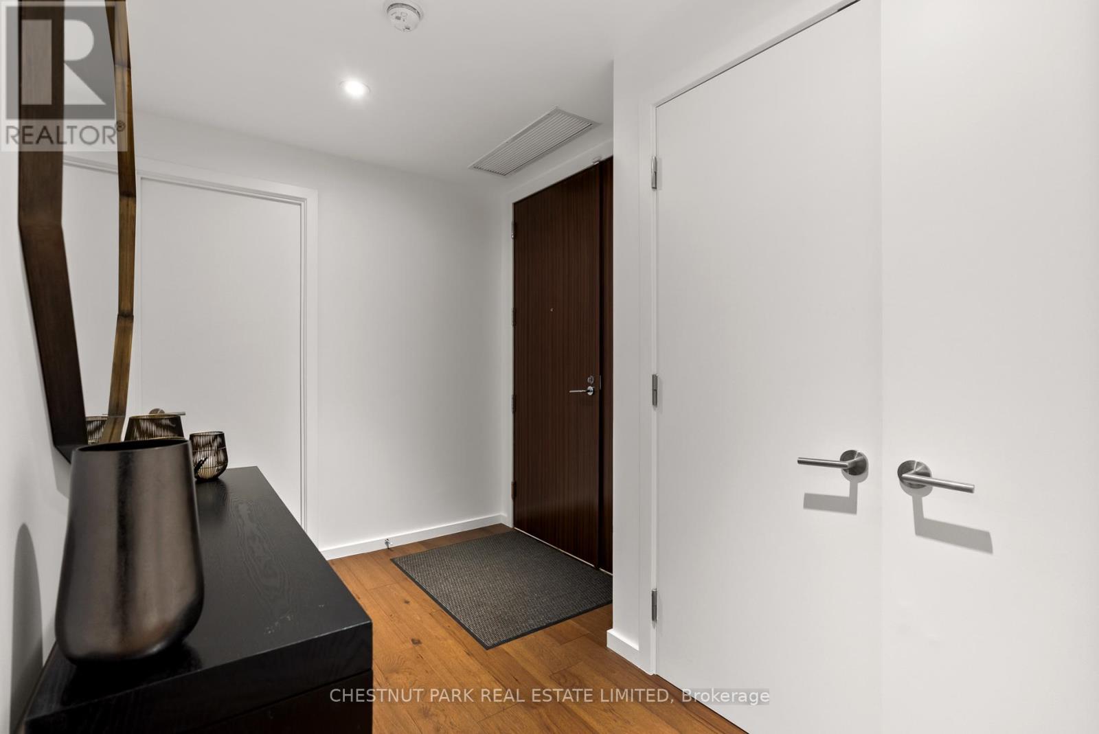 Photo 19 of 2605 180 University Avenue, Toronto ON