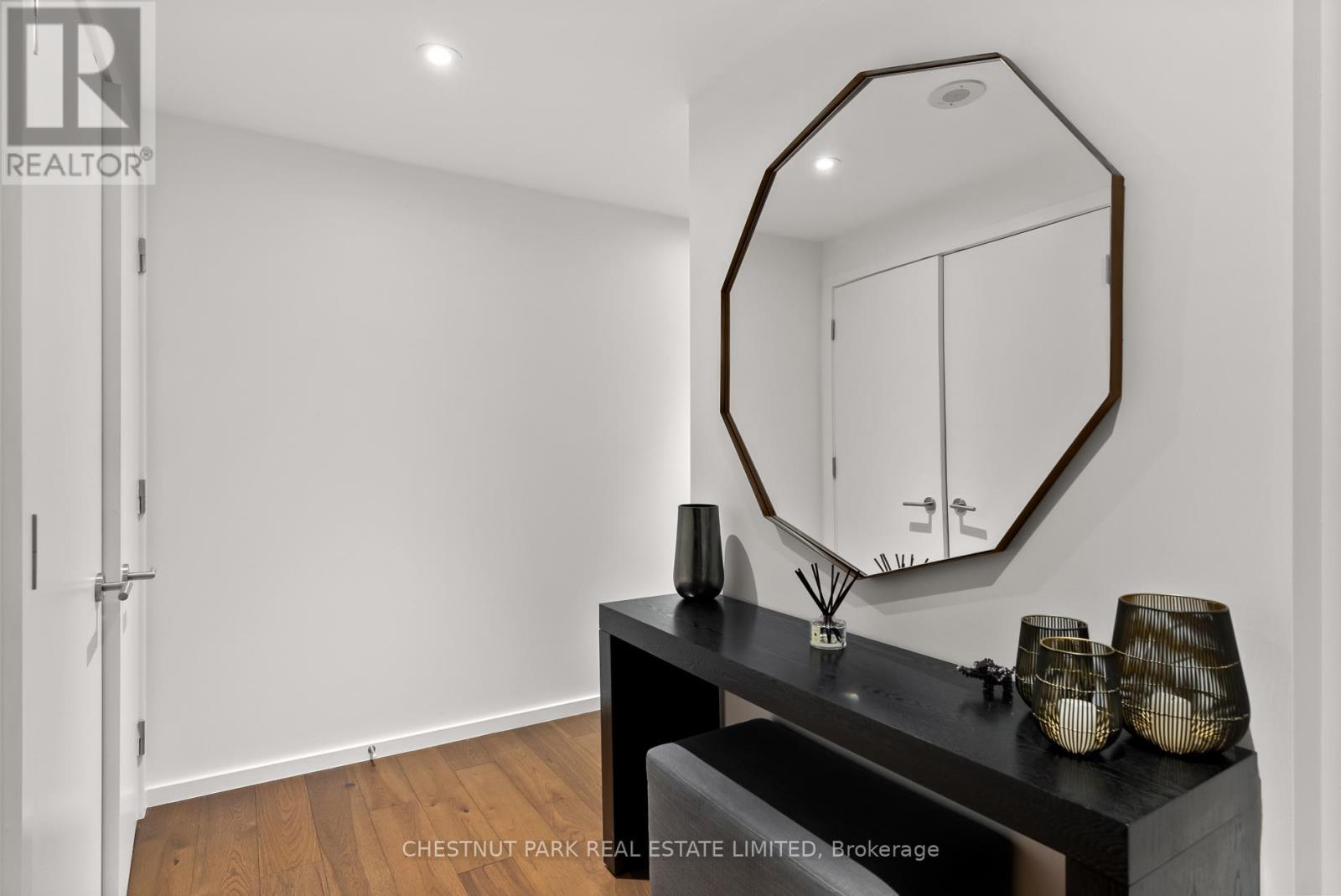 Photo 29 of 2605 180 University Avenue, Toronto ON