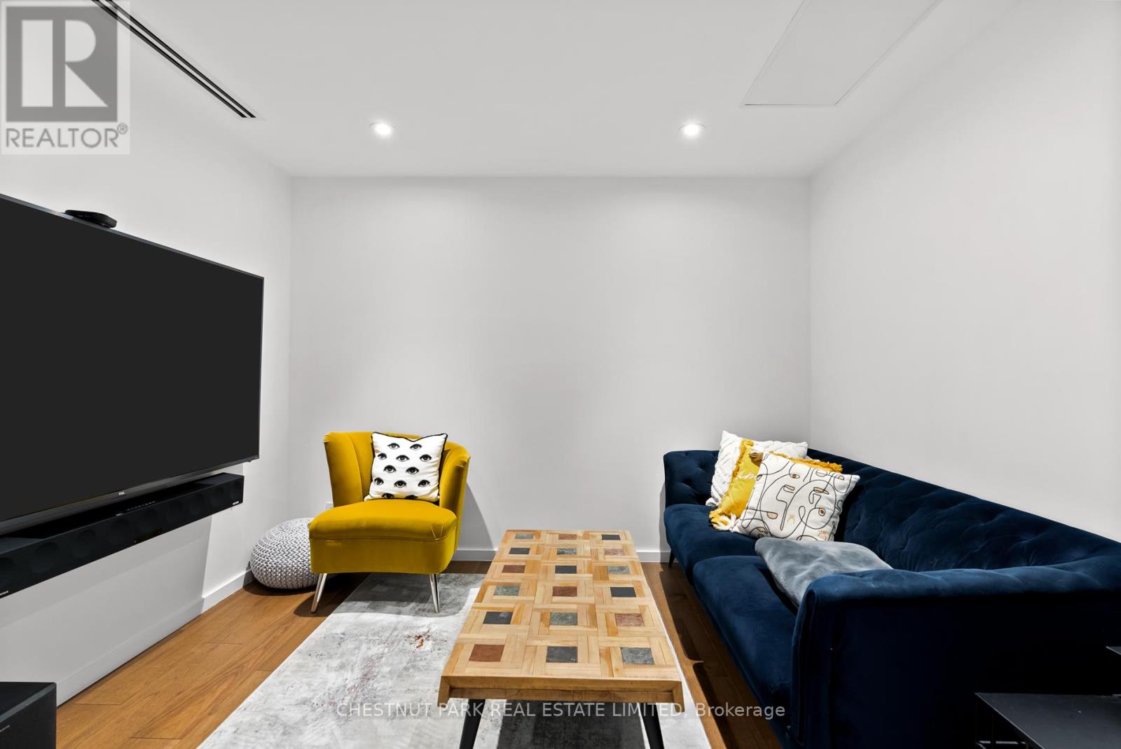 Photo 21 of 2605 180 University Avenue, Toronto ON