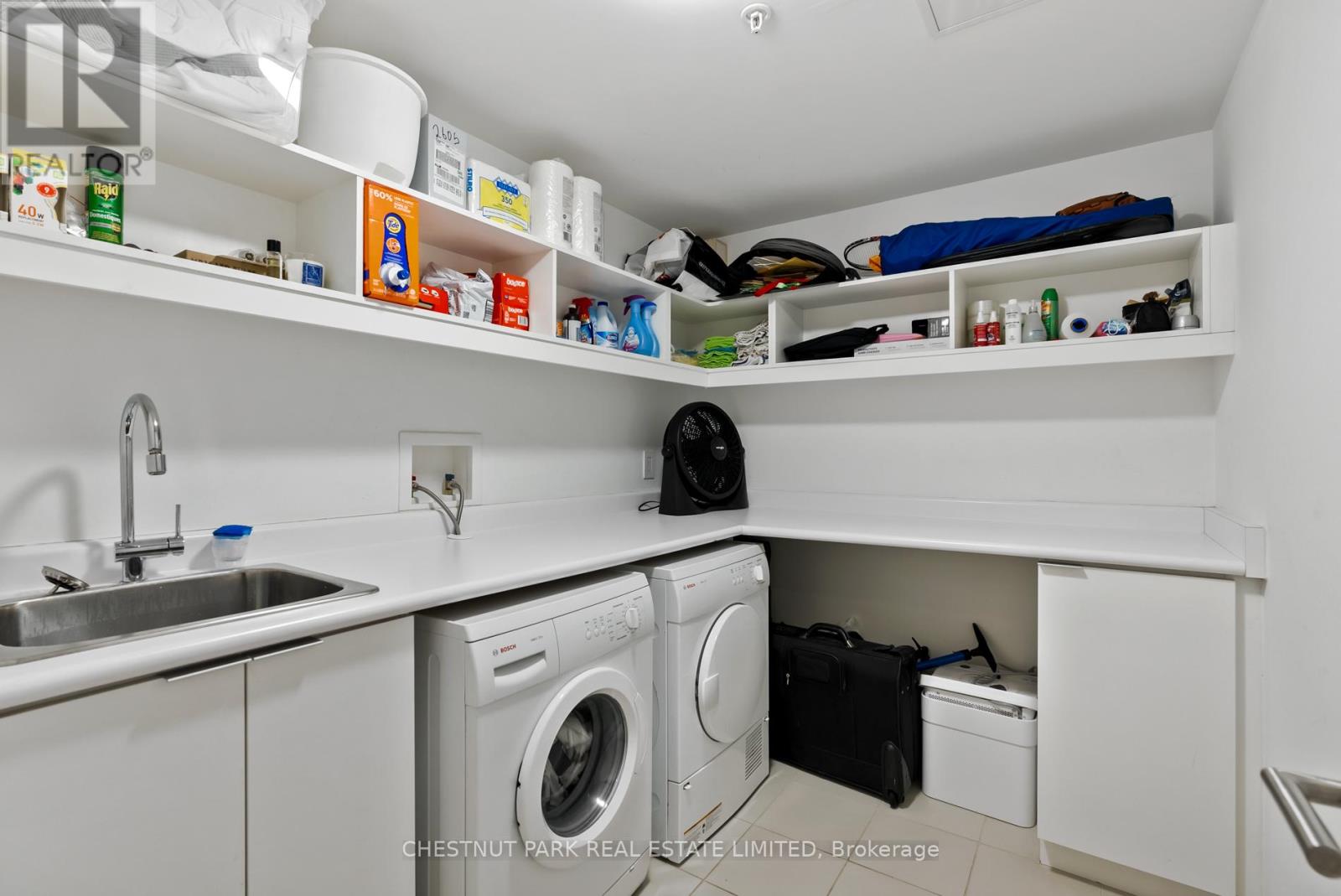 Photo 2 of 2605 180 University Avenue, Toronto ON