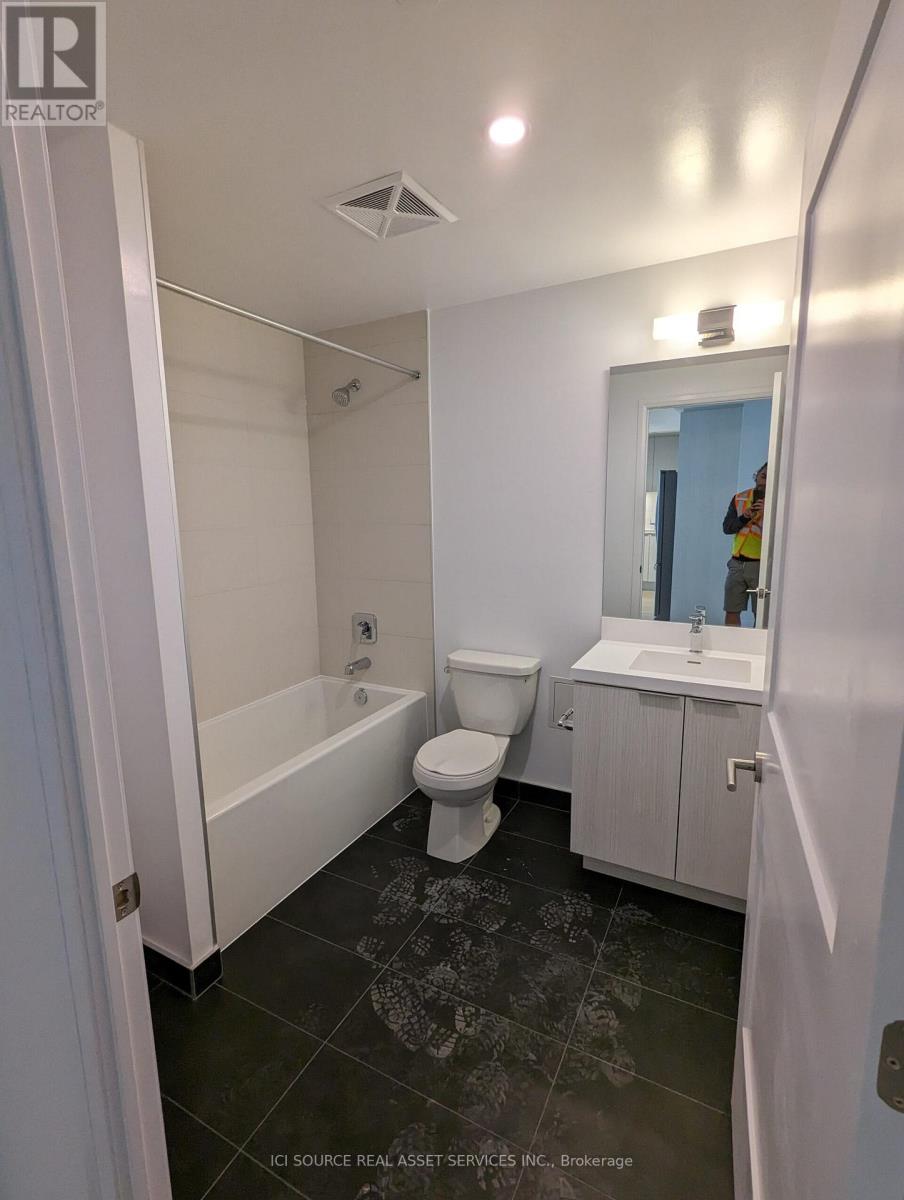 Photo 6 of 511 50 Dunfield Avenue, Toronto ON