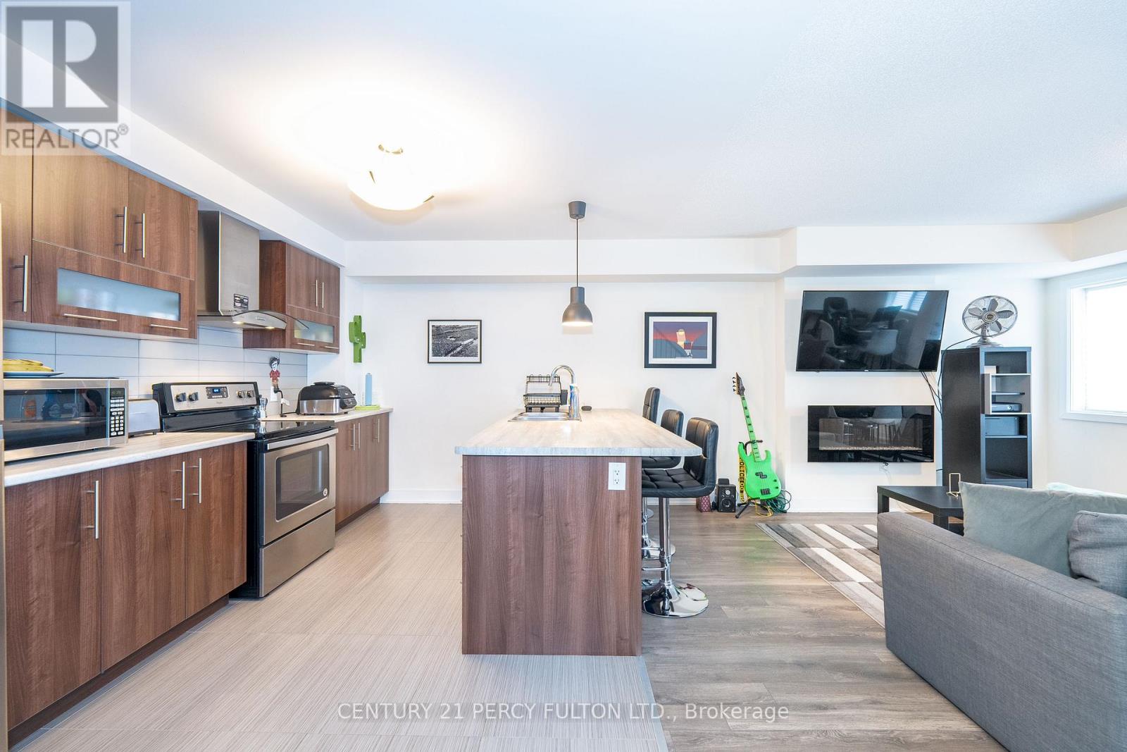 Photo 10 of 26 Pallock Hill Way, Whitby ON
