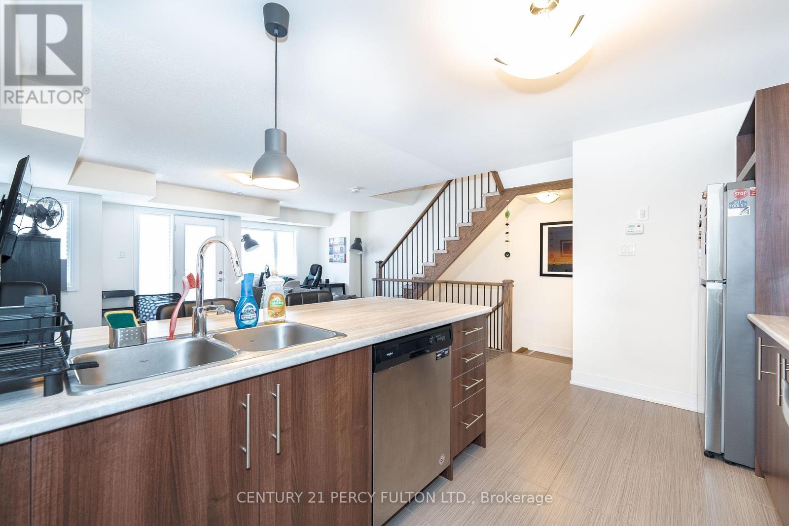 Photo 14 of 26 Pallock Hill Way, Whitby ON