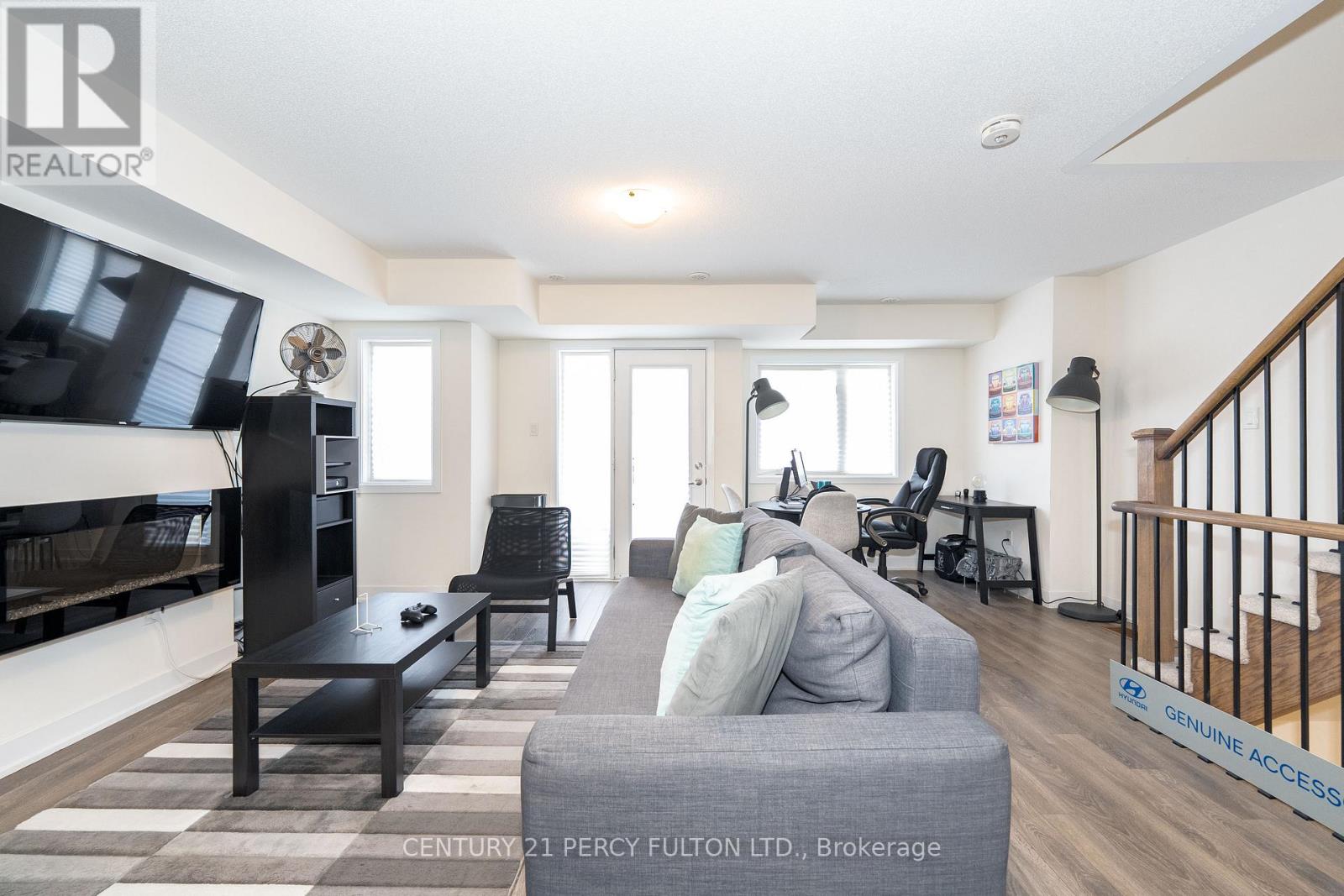 Photo 15 of 26 Pallock Hill Way, Whitby ON