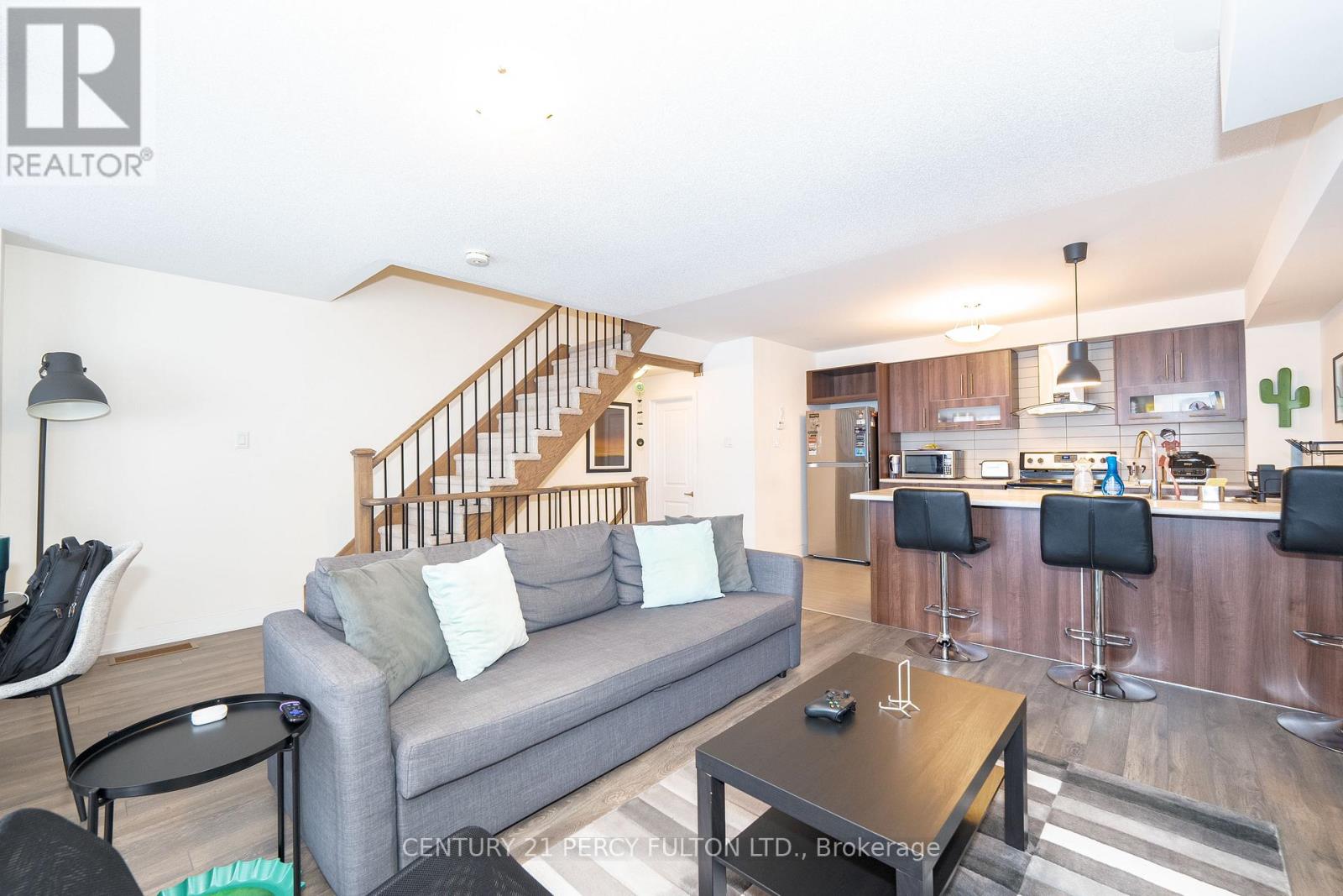 Photo 18 of 26 Pallock Hill Way, Whitby ON