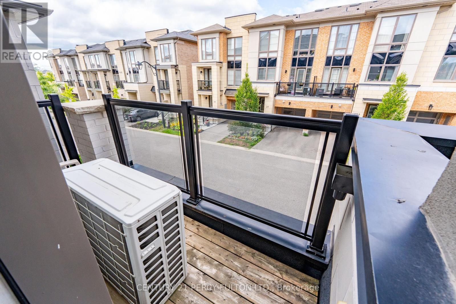 Photo 20 of 26 Pallock Hill Way, Whitby ON