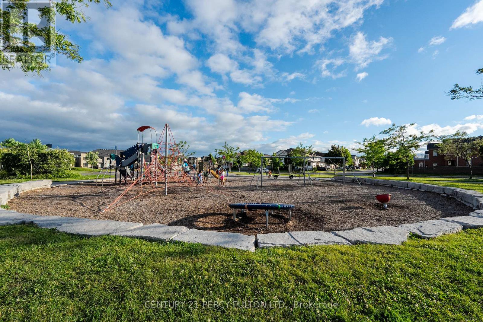 Photo 37 of 26 Pallock Hill Way, Whitby ON