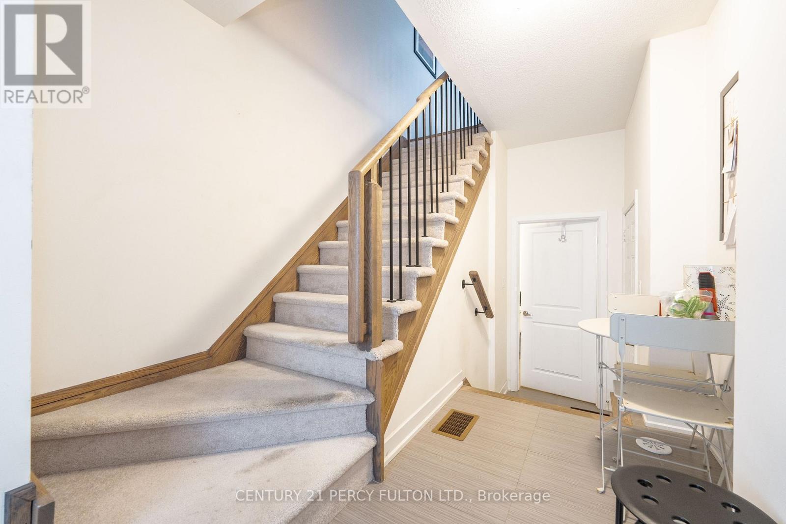 Photo 6 of 26 Pallock Hill Way, Whitby ON