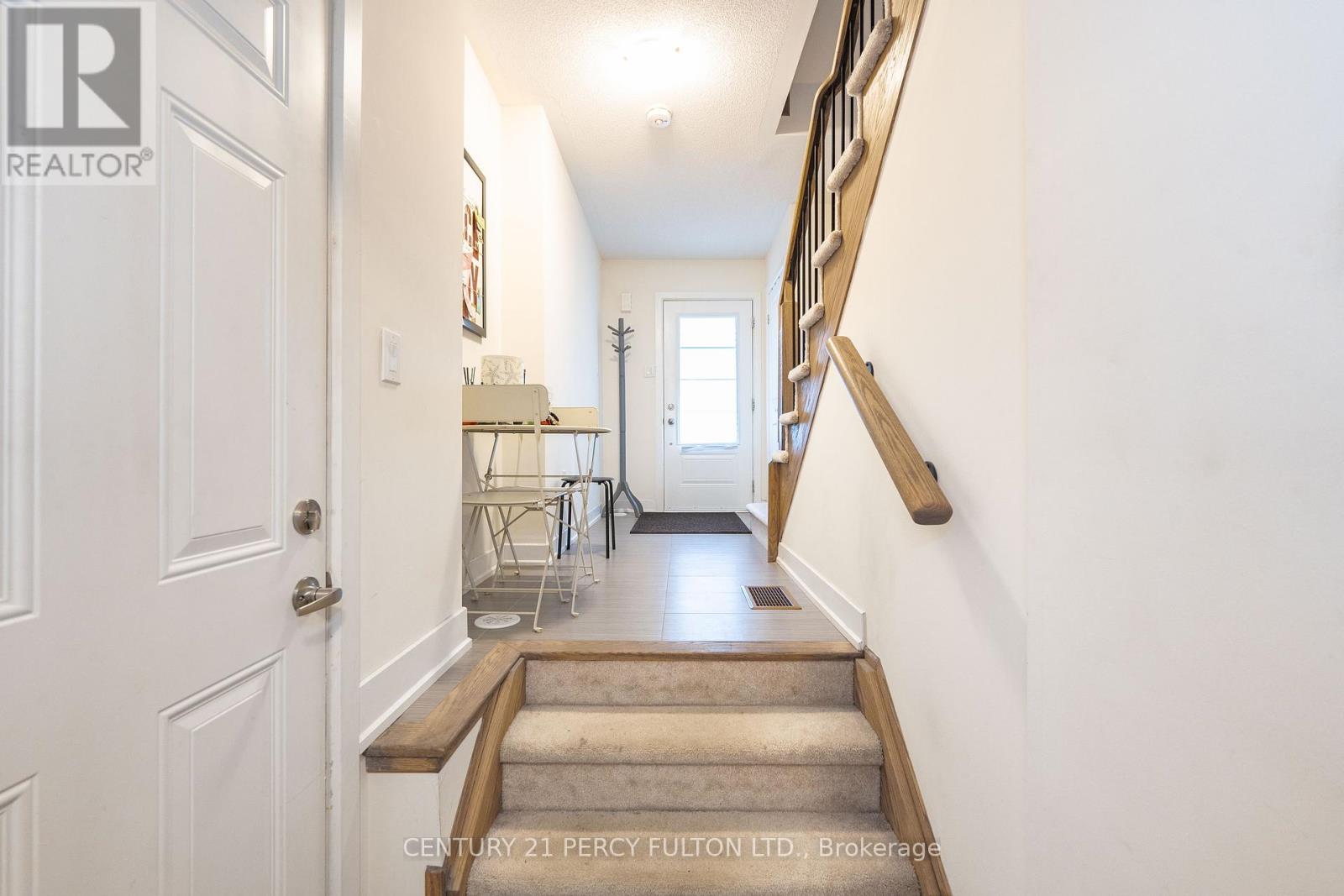 Photo 7 of 26 Pallock Hill Way, Whitby ON