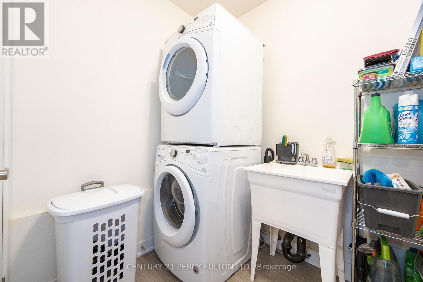 Photo 8 of 26 Pallock Hill Way, Whitby ON