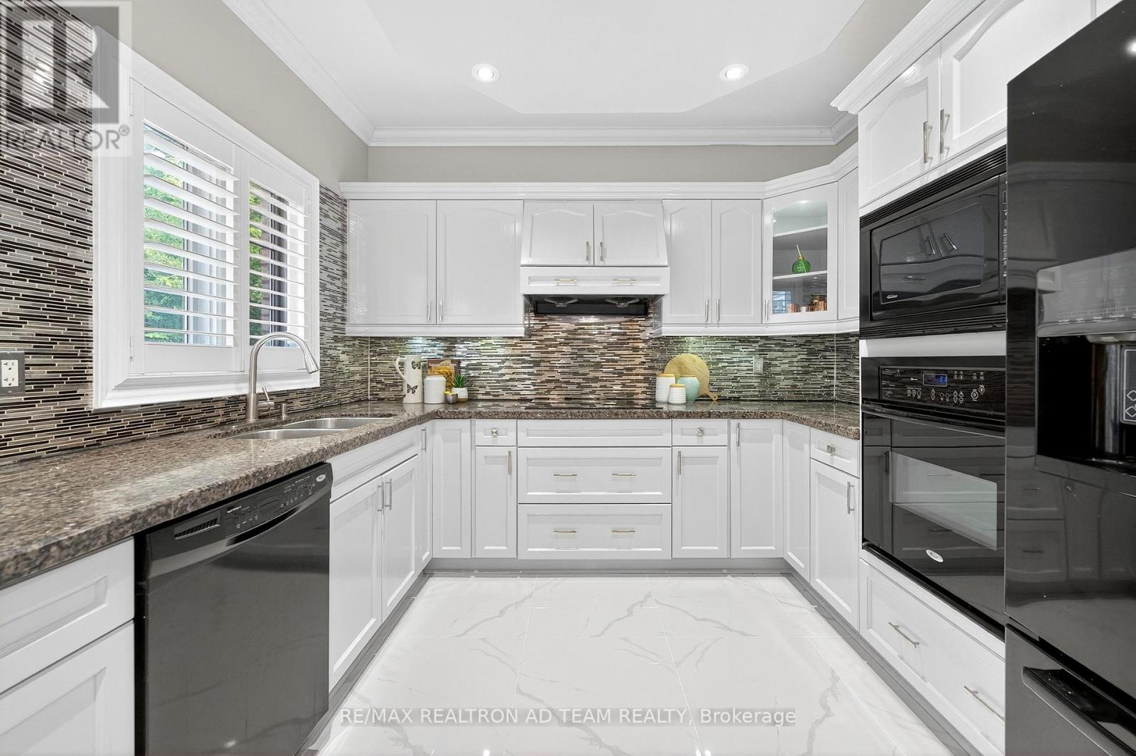 Photo 14 of 51 Winterton Way, Ajax ON