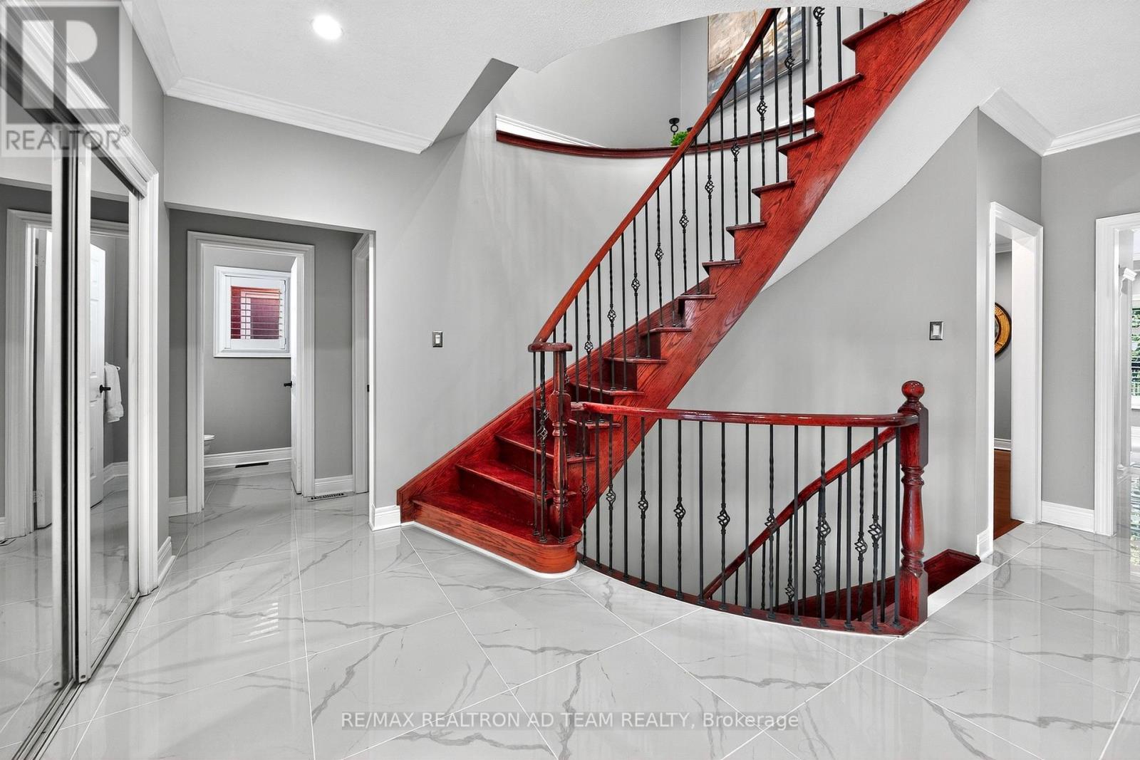 Photo 16 of 51 Winterton Way, Ajax ON