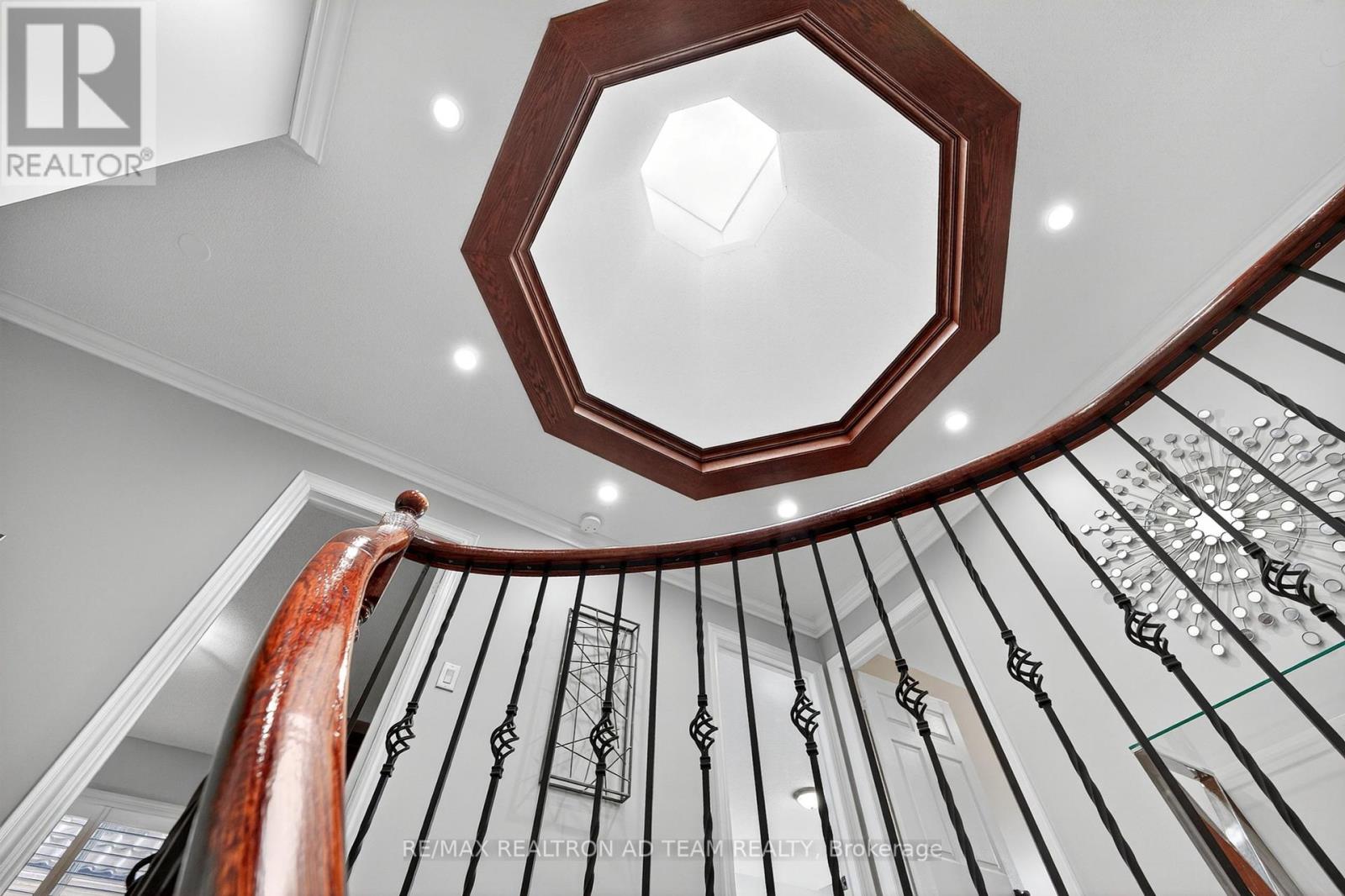 Photo 17 of 51 Winterton Way, Ajax ON