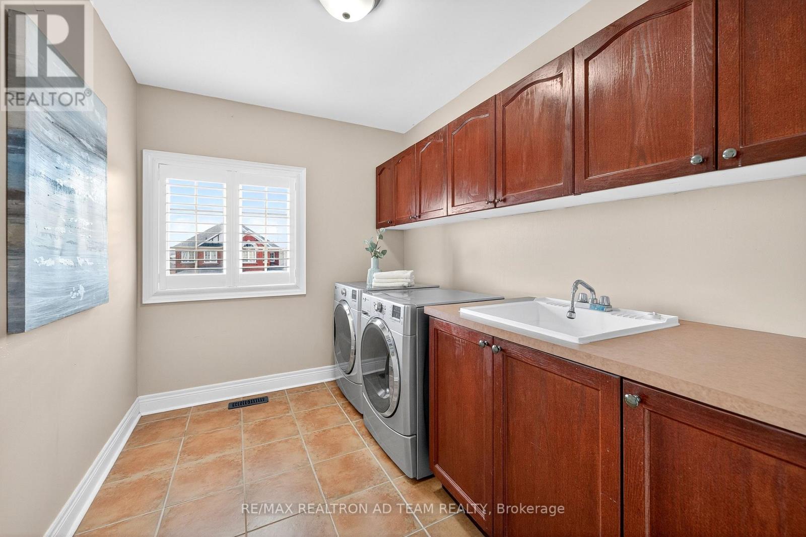 Photo 27 of 51 Winterton Way, Ajax ON