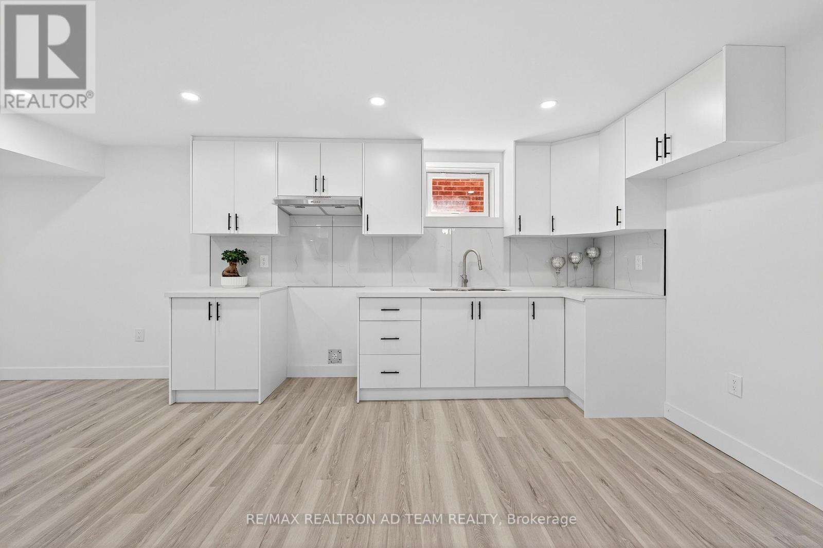 Photo 31 of 51 Winterton Way, Ajax ON