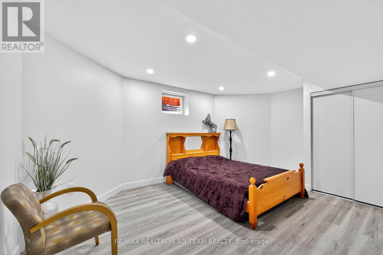 Photo 34 of 51 Winterton Way, Ajax ON