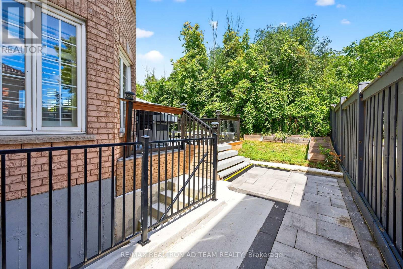 Photo 39 of 51 Winterton Way, Ajax ON