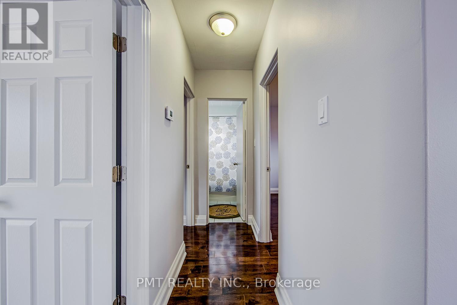 Photo 19 of Upper 11 Bellefontaine Street, Toronto ON