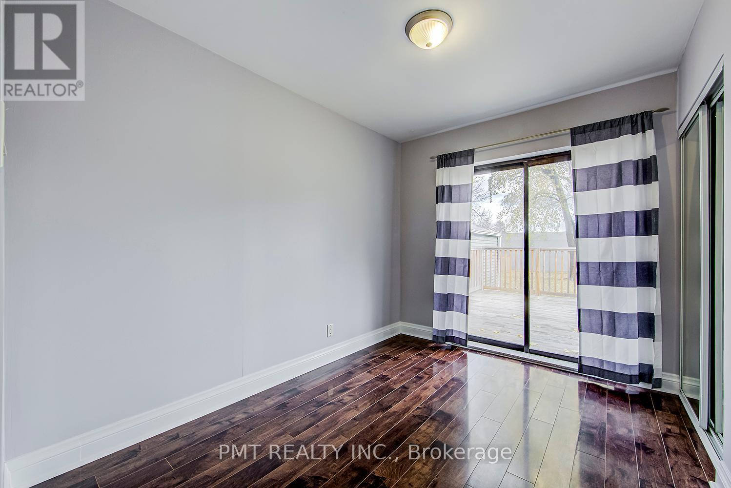 Photo 15 of Upper 11 Bellefontaine Street, Toronto ON