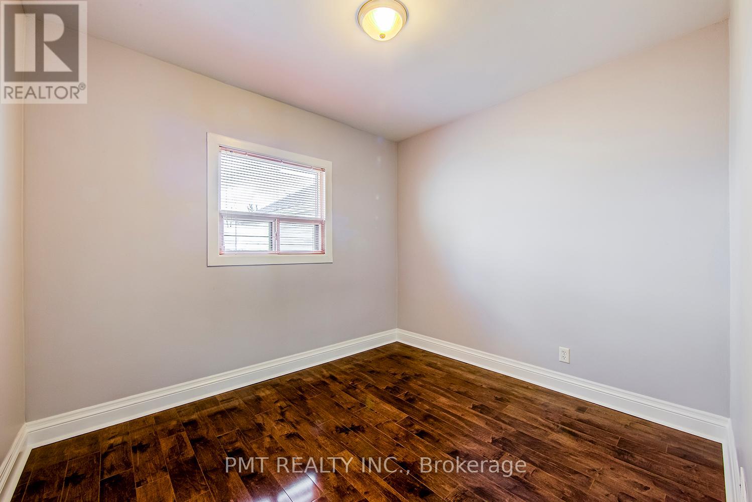 Photo 21 of Upper 11 Bellefontaine Street, Toronto ON