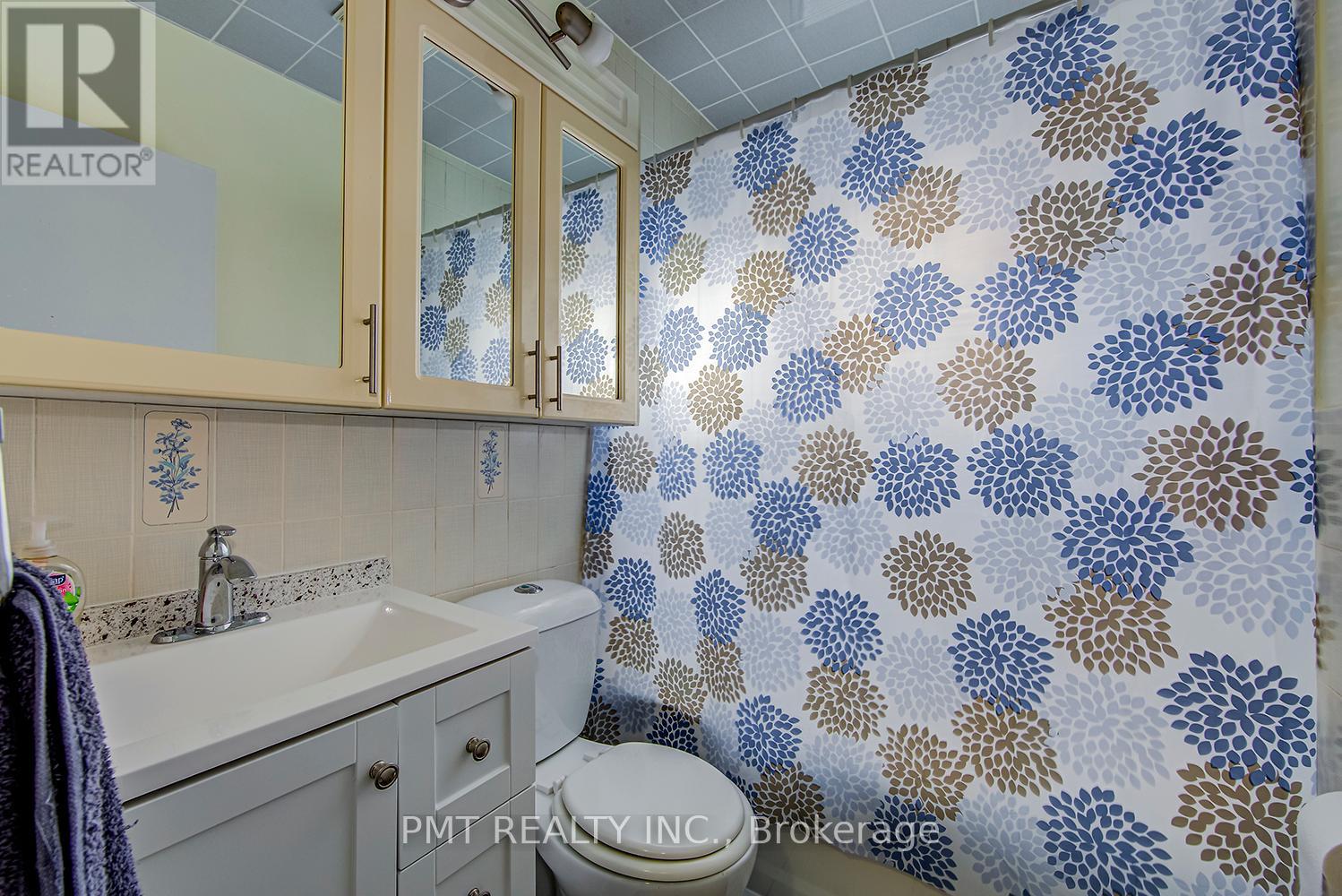 Photo 16 of Upper 11 Bellefontaine Street, Toronto ON