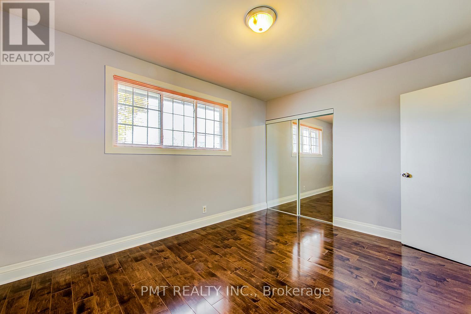 Photo 11 of Upper 11 Bellefontaine Street, Toronto ON