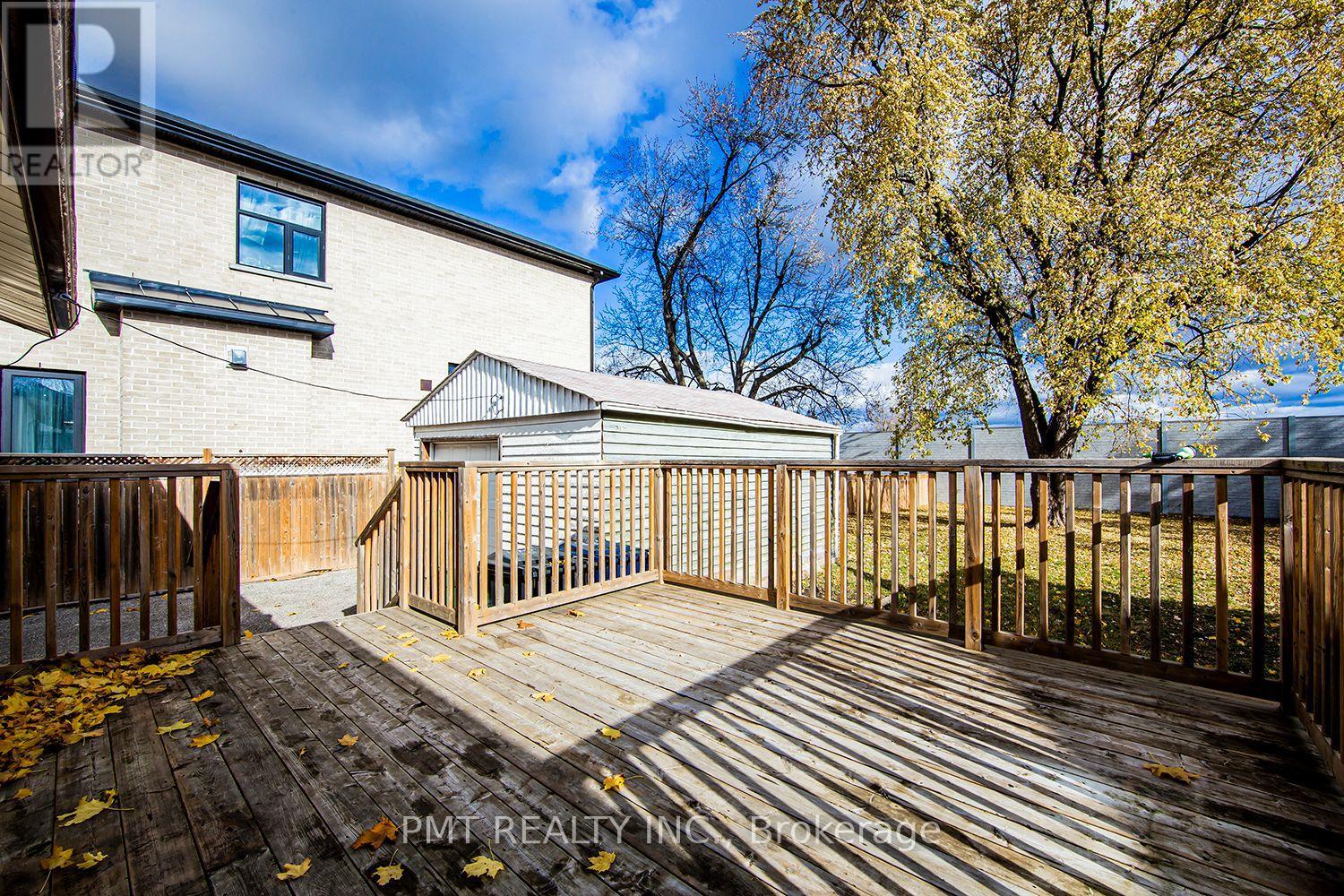 Photo 5 of Upper 11 Bellefontaine Street, Toronto ON
