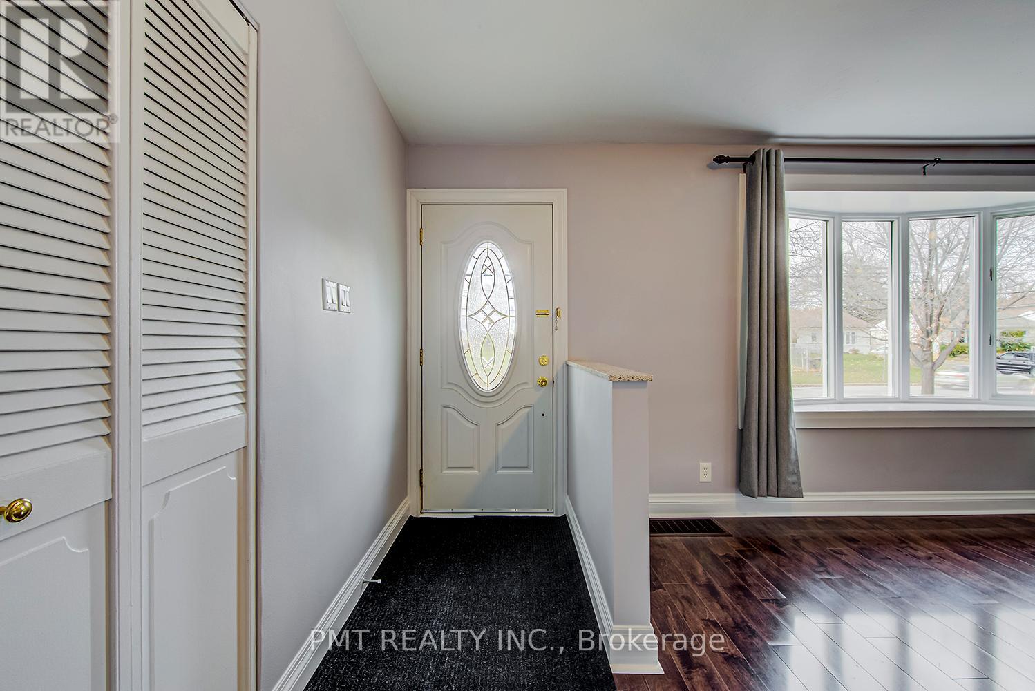Photo 10 of Upper 11 Bellefontaine Street, Toronto ON