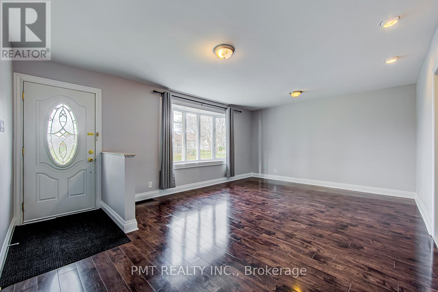Photo 4 of Upper 11 Bellefontaine Street, Toronto ON