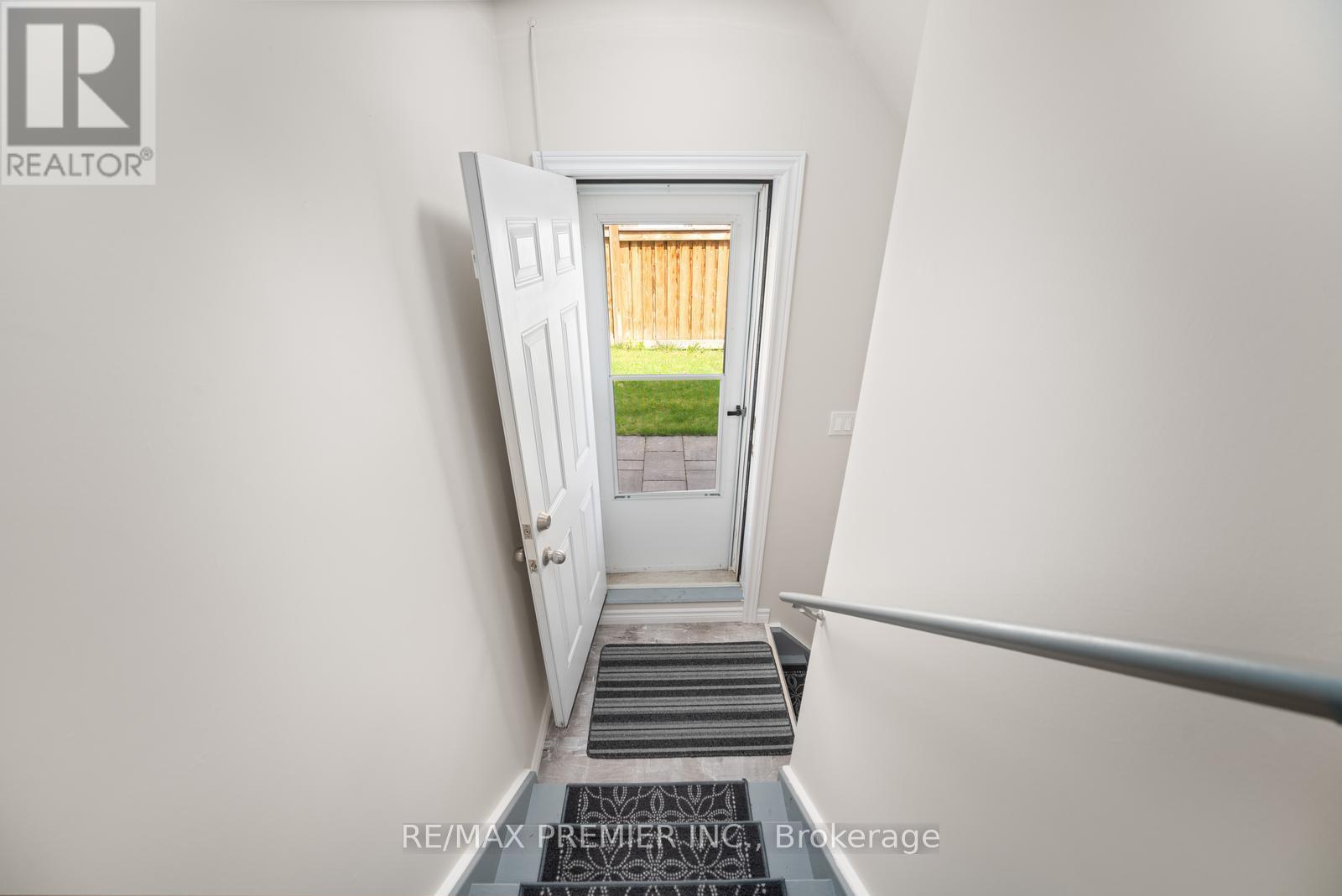 Photo 20 of 68 Inverness Way, Bradford West Gwillimbury ON